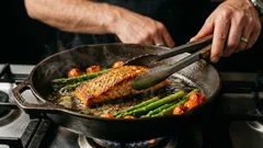 «Depois das seis não é uma sentença»: 3 jantares de peixe que não vão afetar a sua silhueta